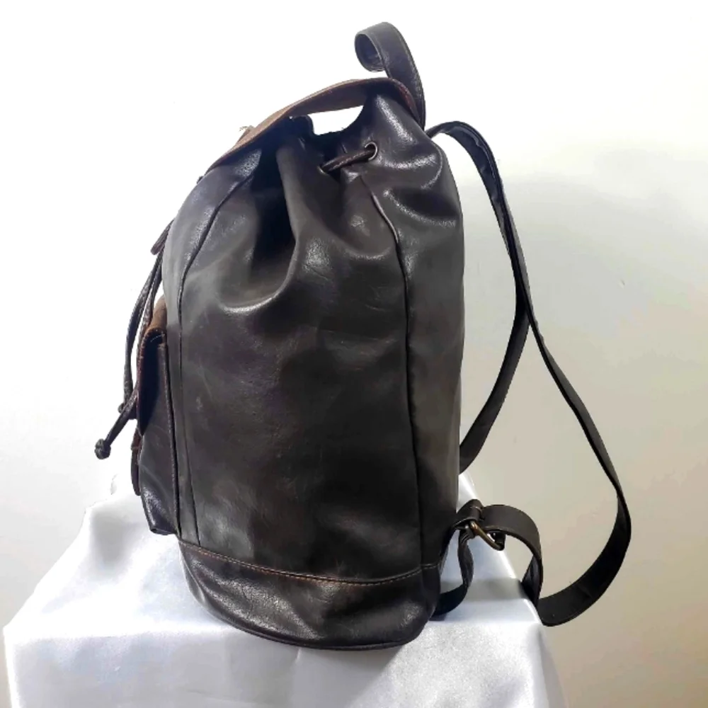 Vintage Leather Unisex Backpack - Picture 4 of 11